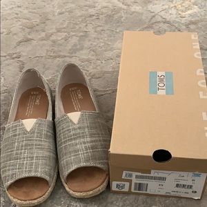 Toms open toe shoe